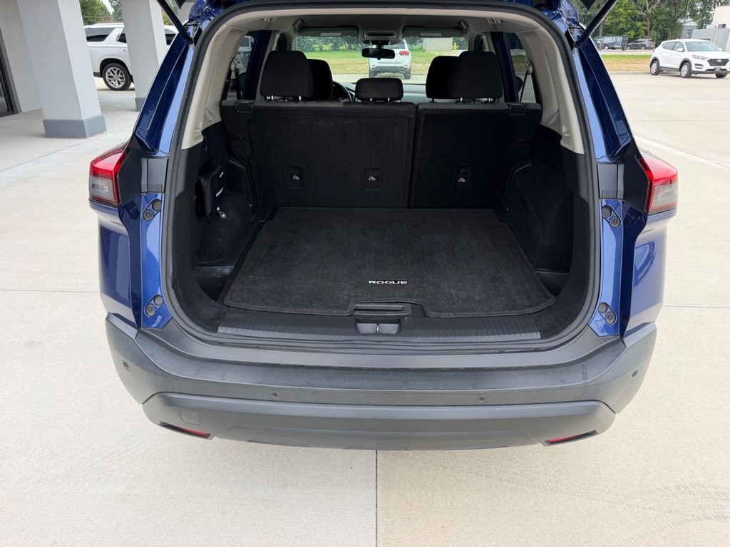 Nissan Rogue Vehicle Full-screen Gallery Image 5