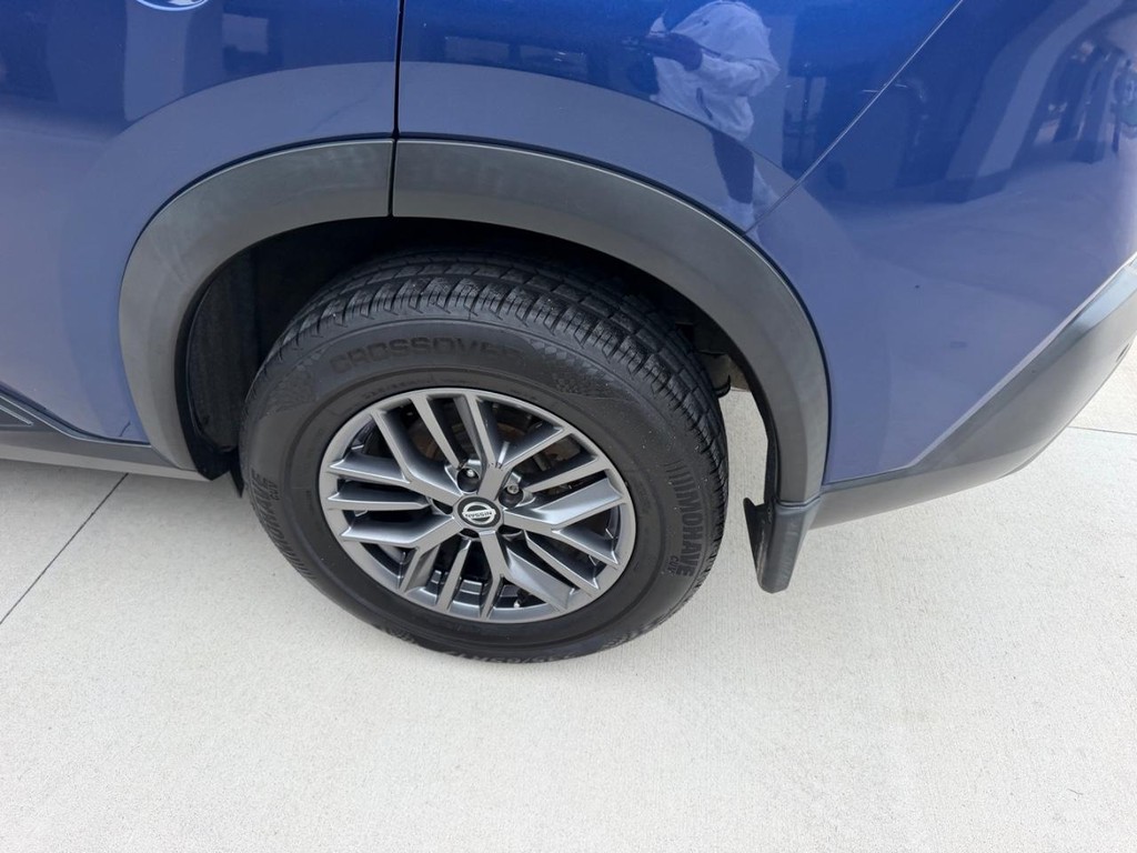 Nissan Rogue Vehicle Full-screen Gallery Image 6