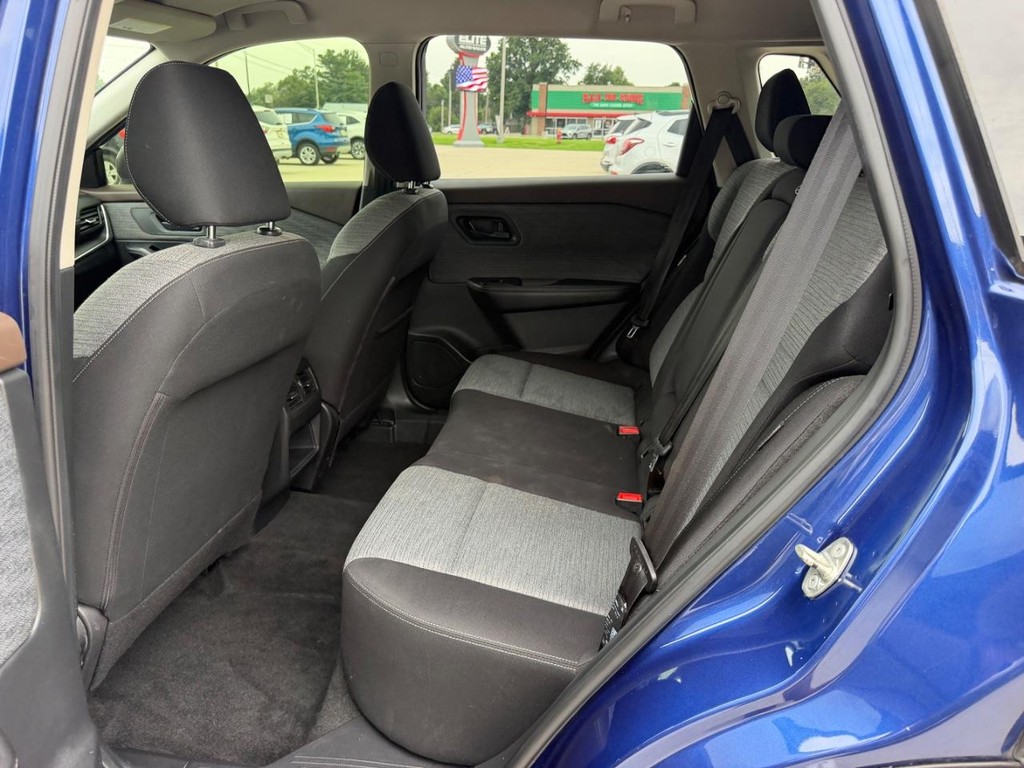 Nissan Rogue Vehicle Full-screen Gallery Image 7