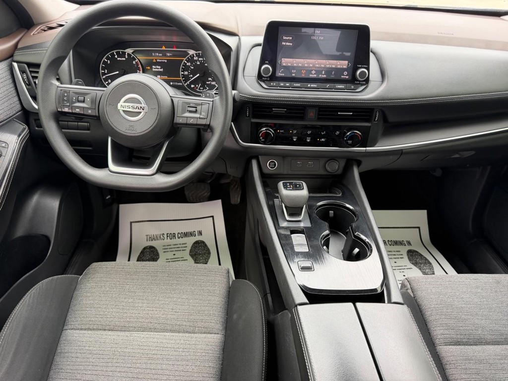 Nissan Rogue Vehicle Full-screen Gallery Image 8