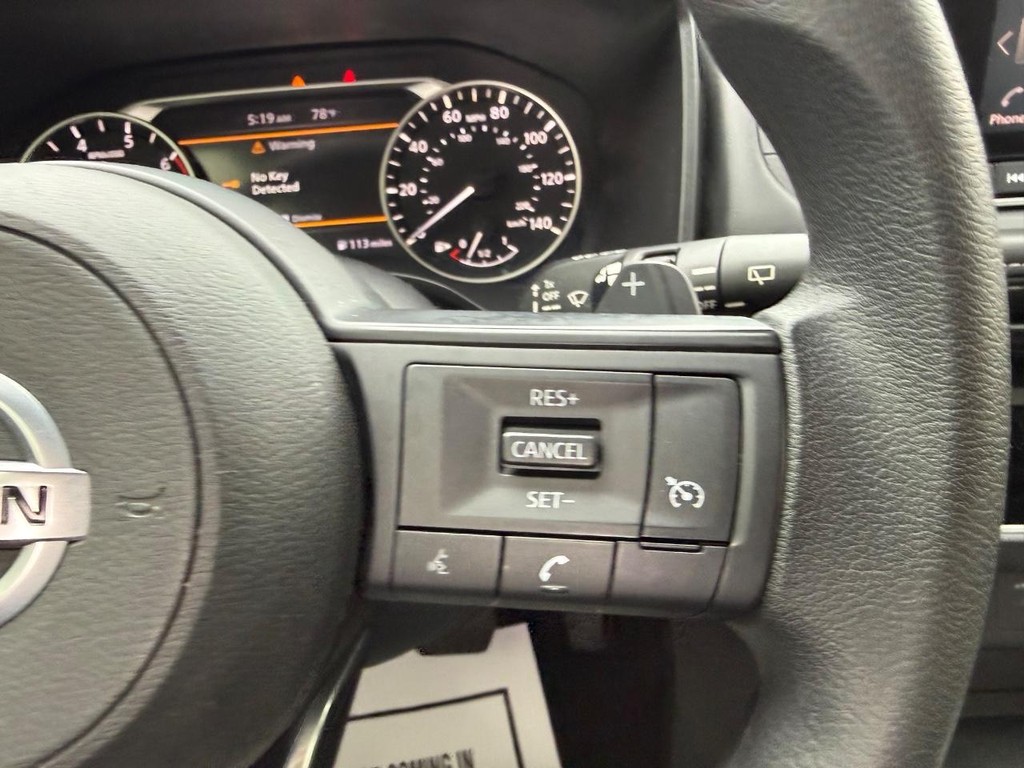 Nissan Rogue Vehicle Full-screen Gallery Image 11