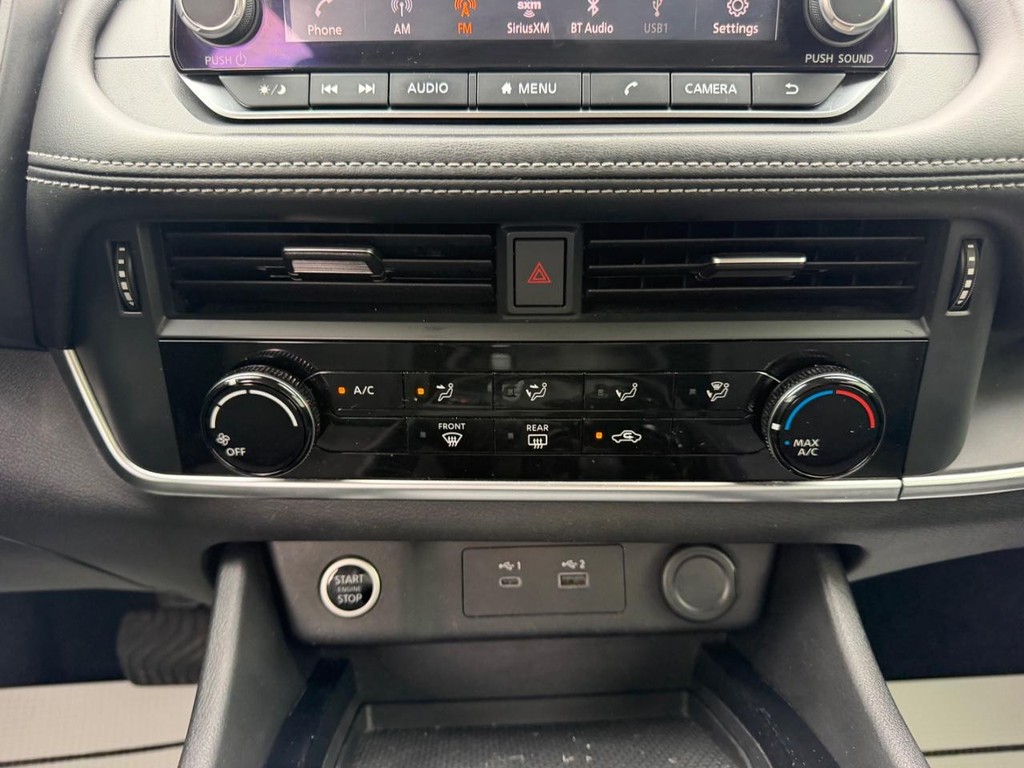 Nissan Rogue Vehicle Full-screen Gallery Image 13