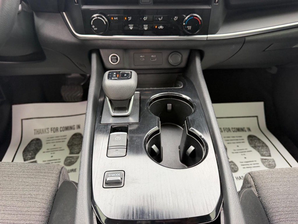 Nissan Rogue Vehicle Full-screen Gallery Image 14