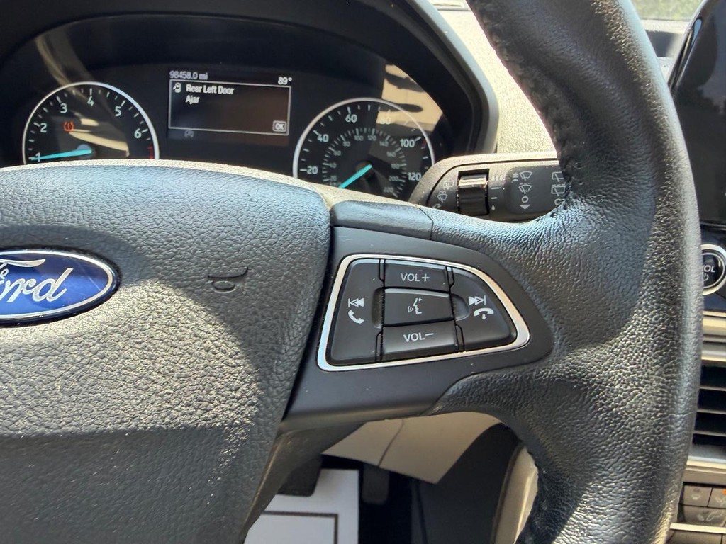 Ford EcoSport Vehicle Full-screen Gallery Image 12