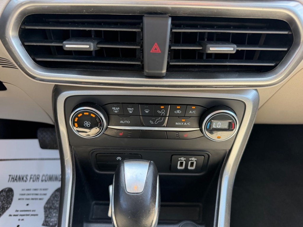 Ford EcoSport Vehicle Full-screen Gallery Image 14