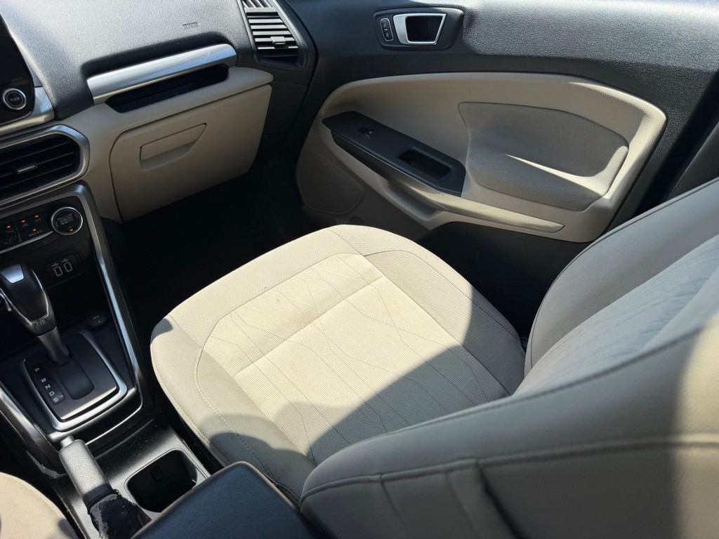 Ford EcoSport Vehicle Full-screen Gallery Image 16