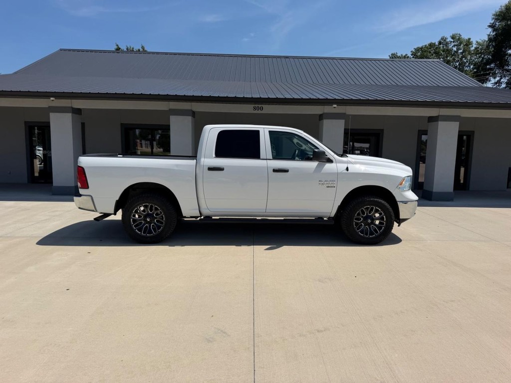 Ram 1500 Classic Vehicle Full-screen Gallery Image 2