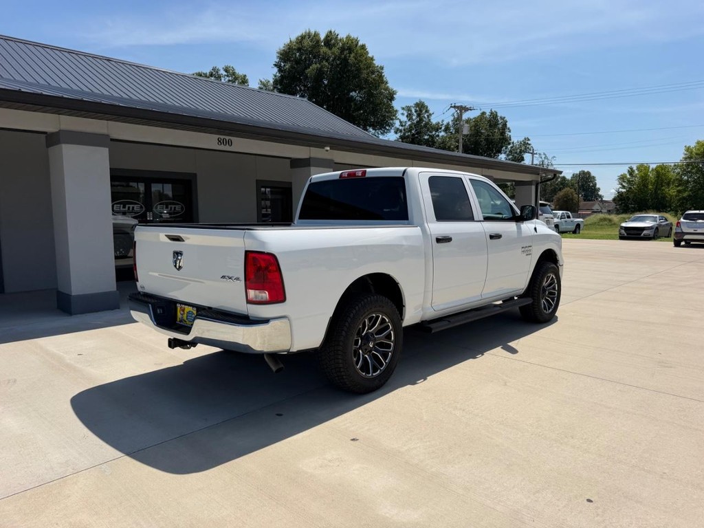Ram 1500 Classic Vehicle Full-screen Gallery Image 3