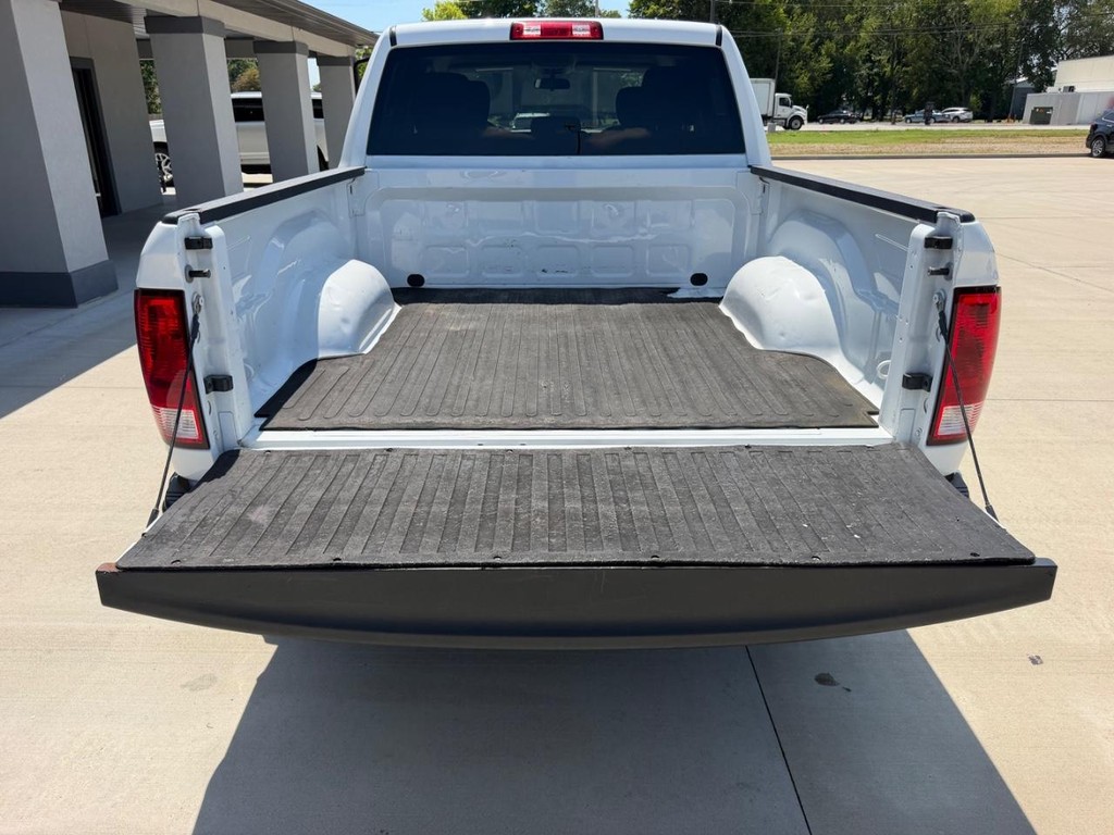 Ram 1500 Classic Vehicle Full-screen Gallery Image 5