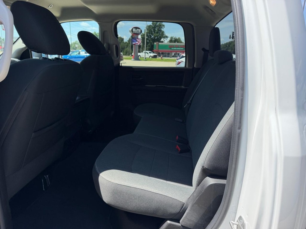 Ram 1500 Classic Vehicle Full-screen Gallery Image 7