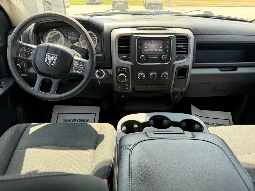 Ram 1500 Classic Vehicle Full-screen Gallery Image 8