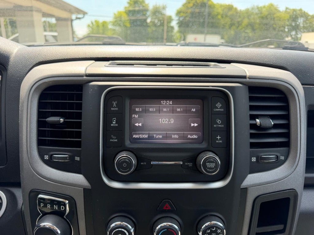 Ram 1500 Classic Vehicle Full-screen Gallery Image 12