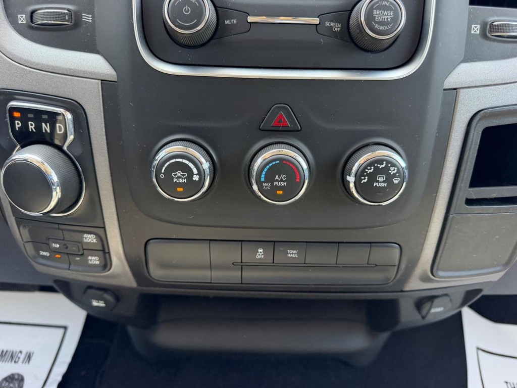Ram 1500 Classic Vehicle Full-screen Gallery Image 13