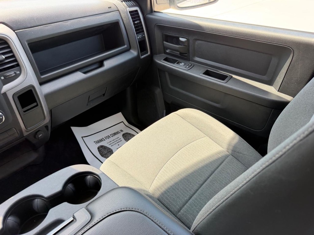 Ram 1500 Classic Vehicle Full-screen Gallery Image 15