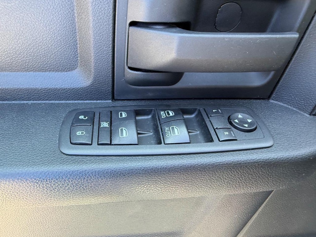 Ram 1500 Classic Vehicle Full-screen Gallery Image 16