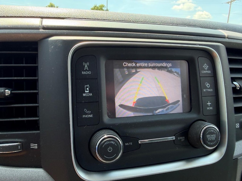 Ram 1500 Classic Vehicle Full-screen Gallery Image 19