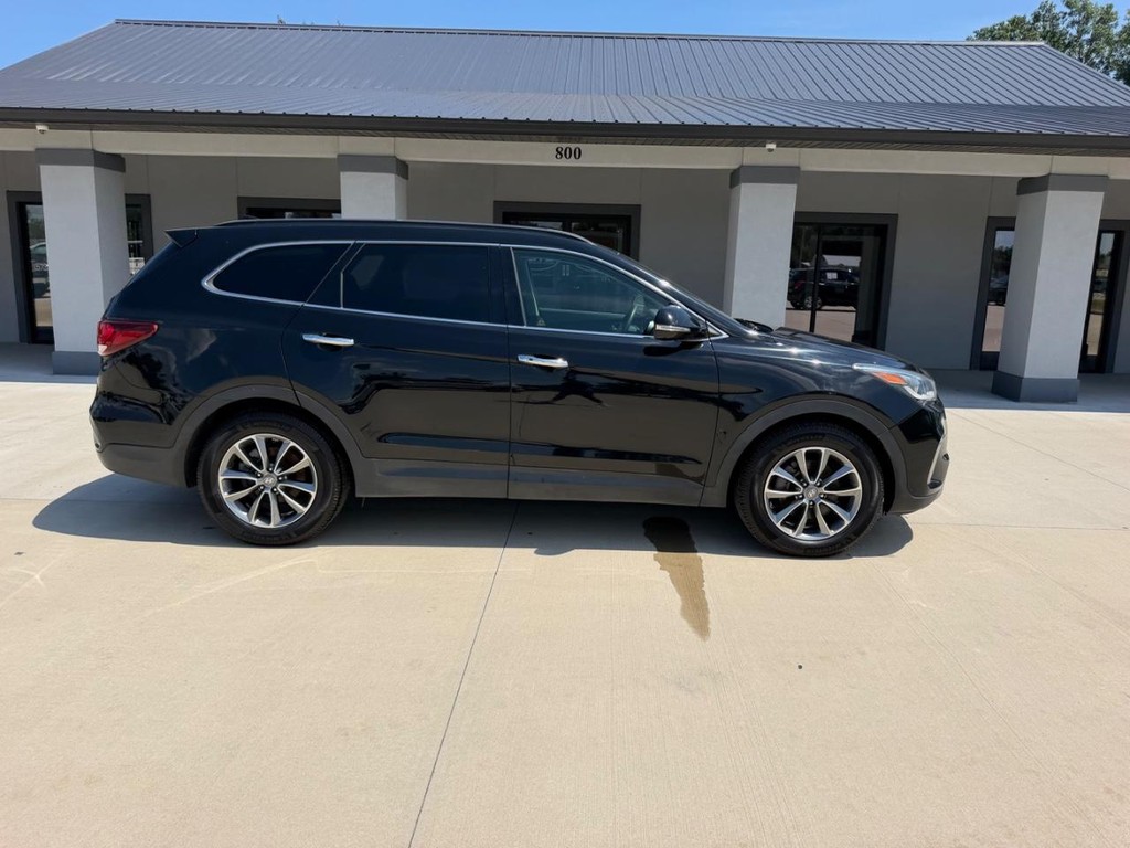 Hyundai Santa Fe Vehicle Full-screen Gallery Image 2