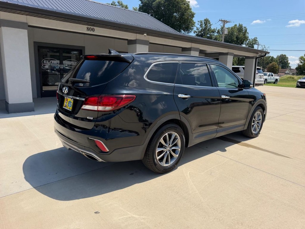 Hyundai Santa Fe Vehicle Full-screen Gallery Image 3