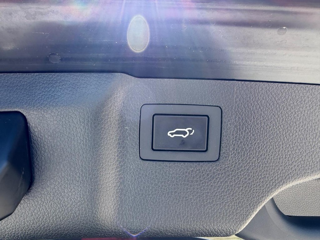 Hyundai Santa Fe Vehicle Full-screen Gallery Image 6