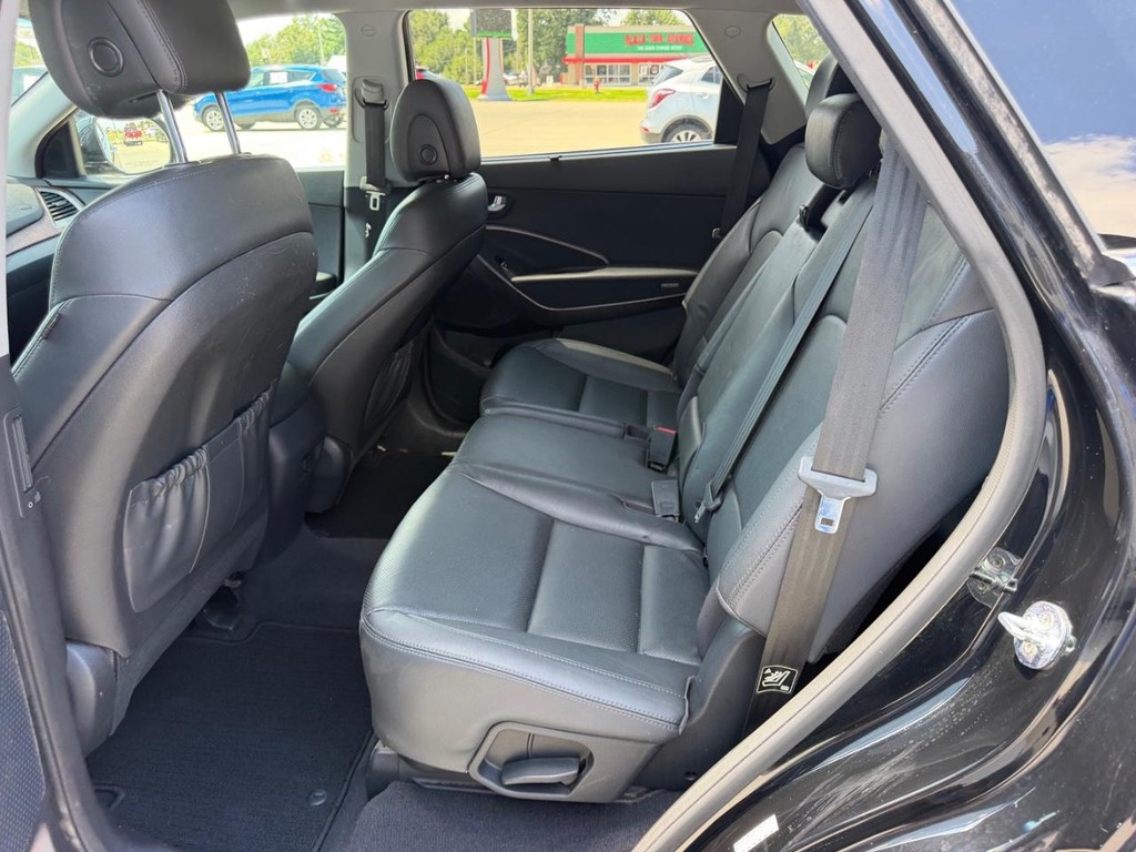 Hyundai Santa Fe Vehicle Full-screen Gallery Image 9