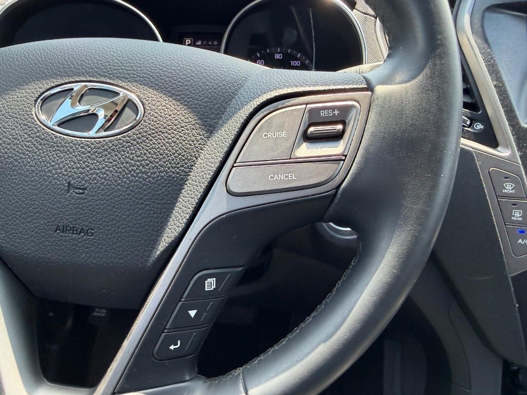 Hyundai Santa Fe Vehicle Full-screen Gallery Image 13
