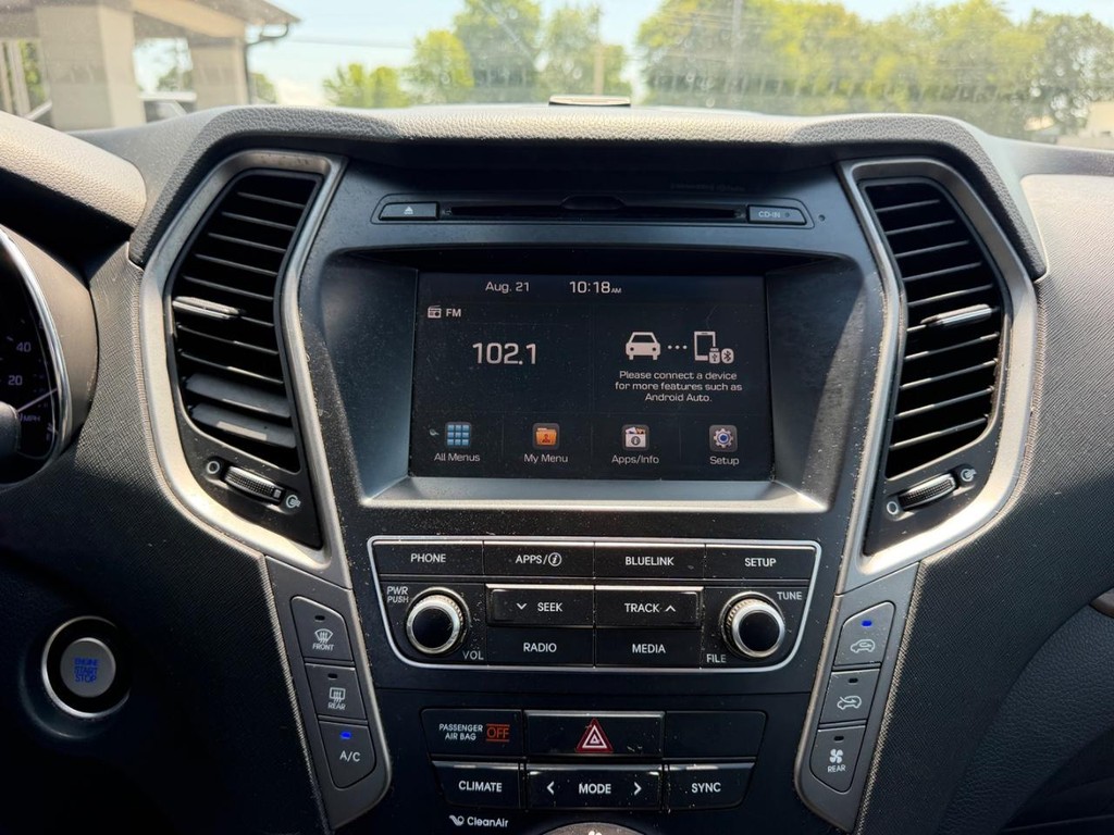 Hyundai Santa Fe Vehicle Full-screen Gallery Image 14