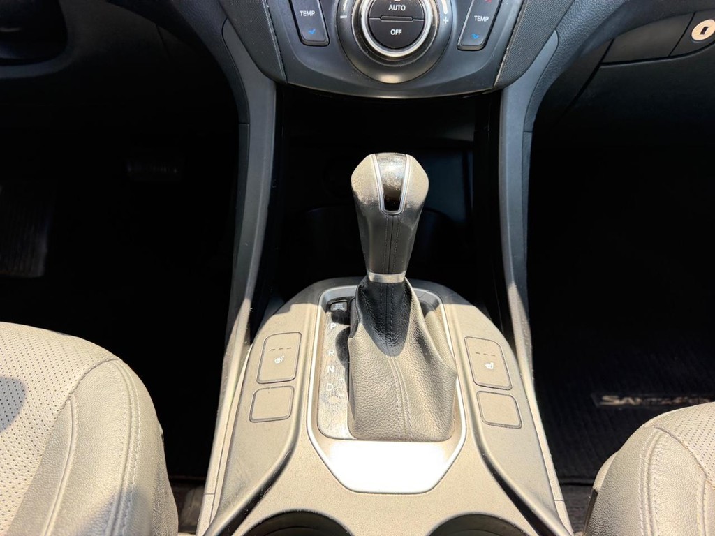 Hyundai Santa Fe Vehicle Full-screen Gallery Image 16