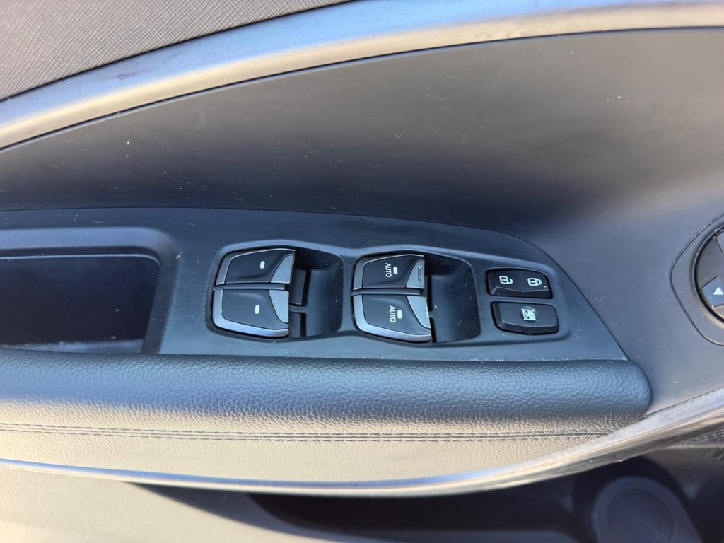 Hyundai Santa Fe Vehicle Full-screen Gallery Image 18