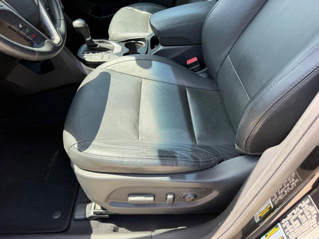 Hyundai Santa Fe Vehicle Full-screen Gallery Image 19