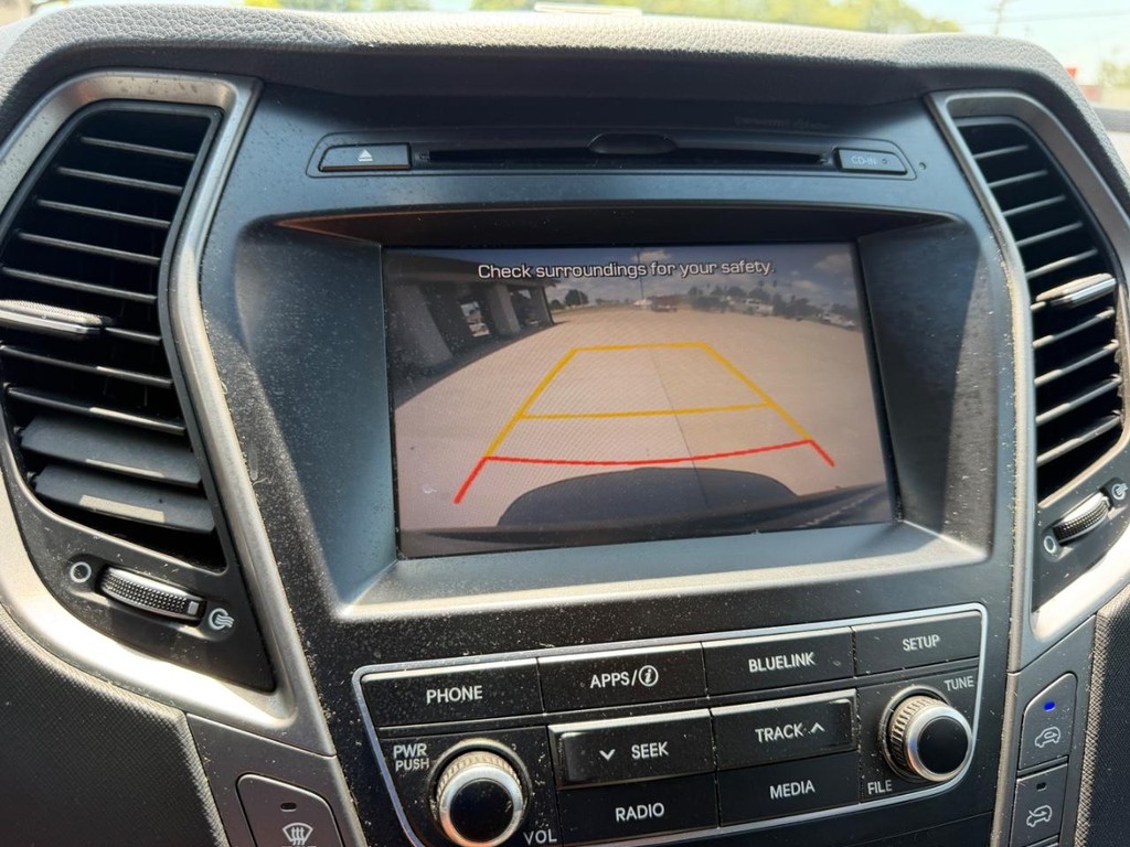 Hyundai Santa Fe Vehicle Full-screen Gallery Image 21