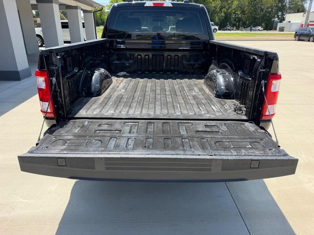 Ford F-150 Vehicle Full-screen Gallery Image 5