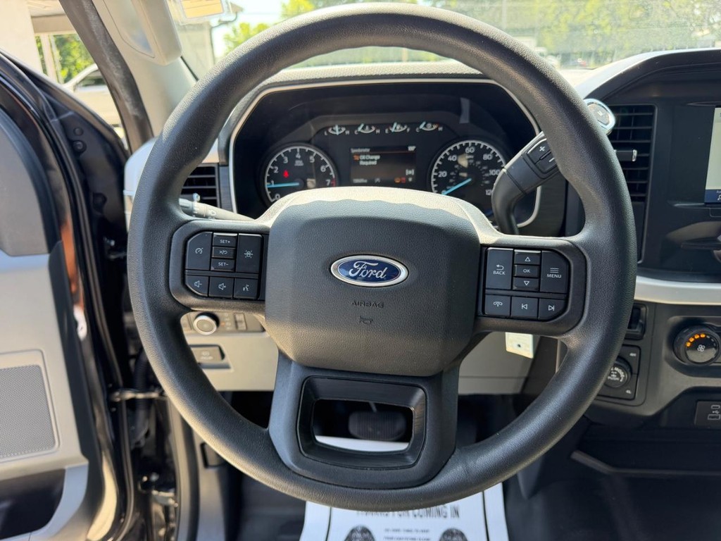 Ford F-150 Vehicle Full-screen Gallery Image 9