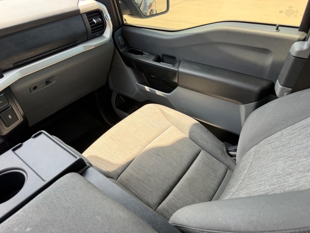 Ford F-150 Vehicle Full-screen Gallery Image 14