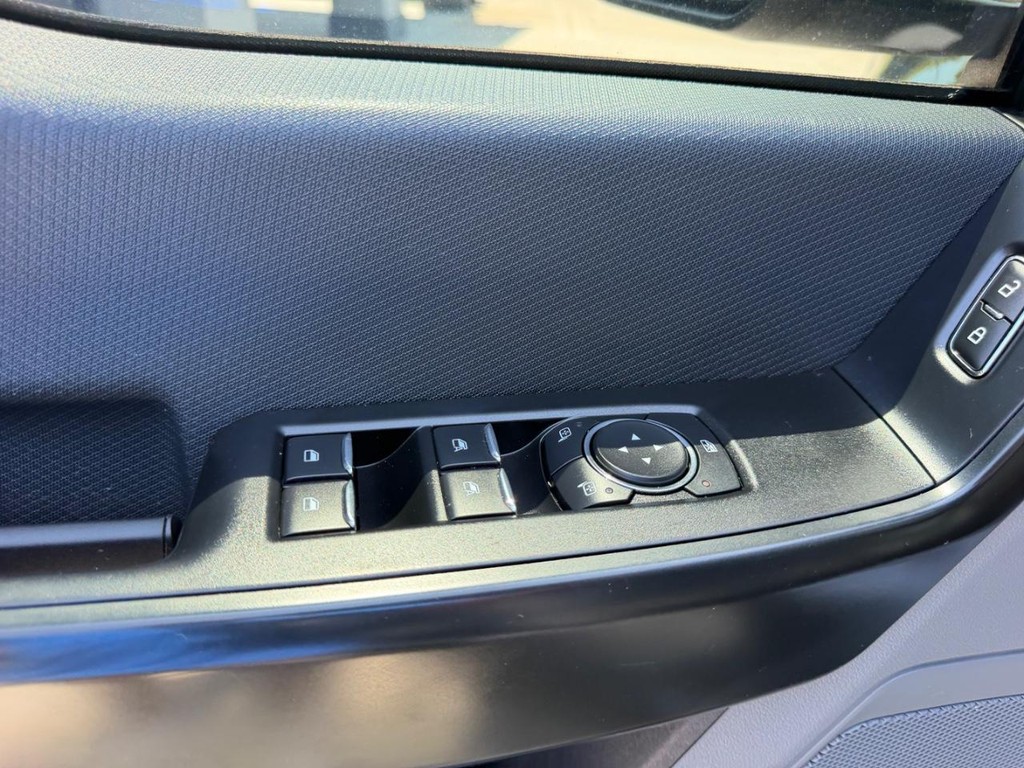 Ford F-150 Vehicle Full-screen Gallery Image 15