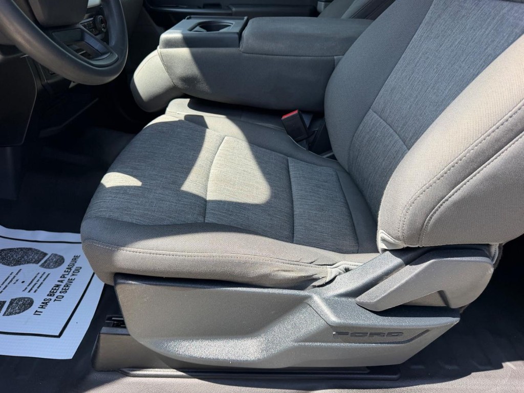 Ford F-150 Vehicle Full-screen Gallery Image 16
