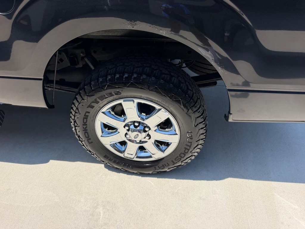 Ford F-150 Vehicle Full-screen Gallery Image 6