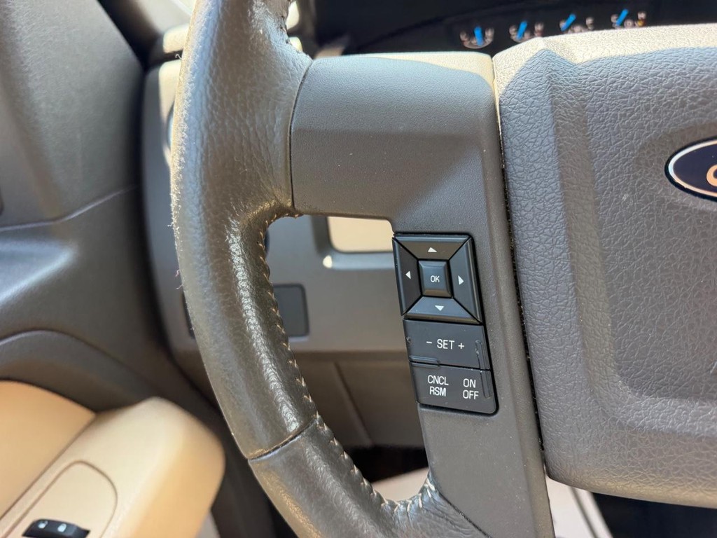 Ford F-150 Vehicle Full-screen Gallery Image 10