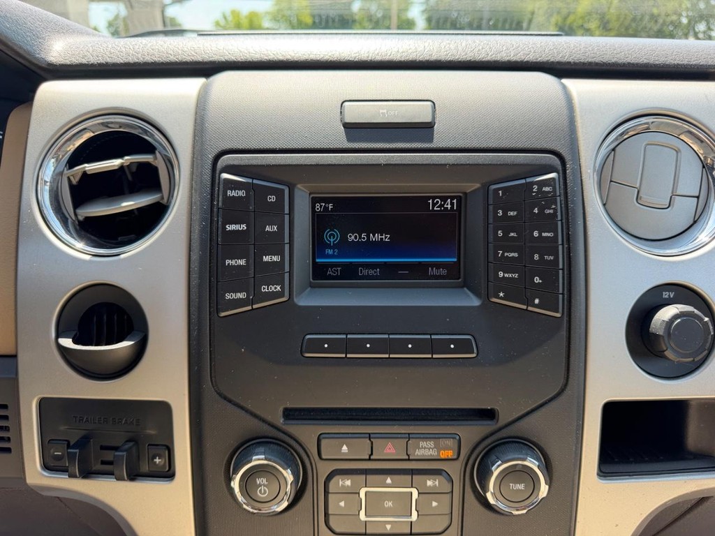 Ford F-150 Vehicle Full-screen Gallery Image 12