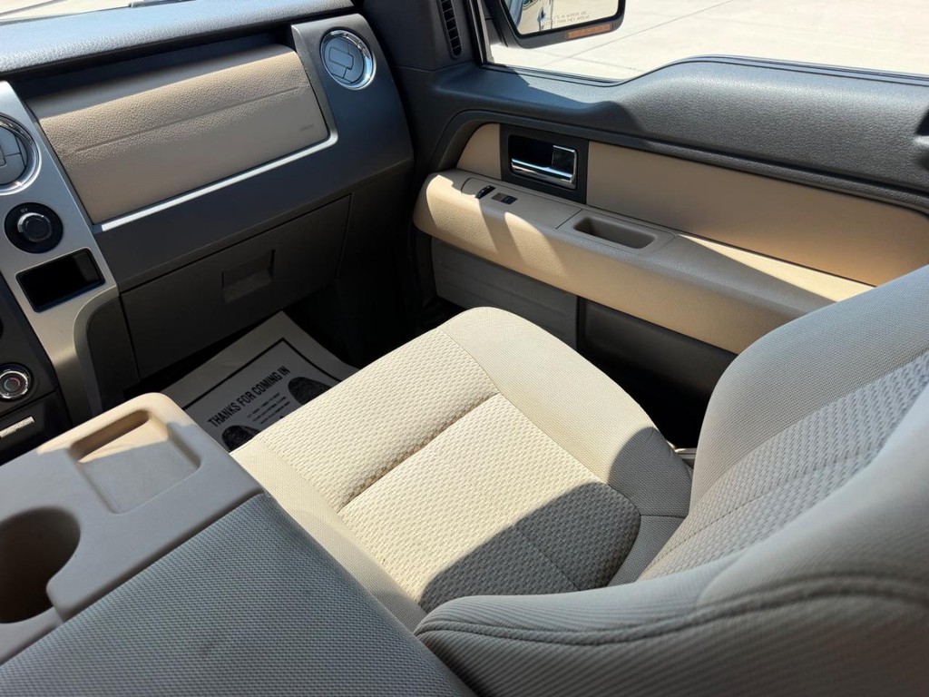 Ford F-150 Vehicle Full-screen Gallery Image 14