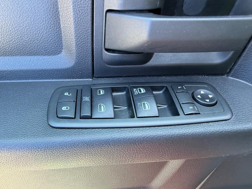 Ram 1500 Vehicle Full-screen Gallery Image 16