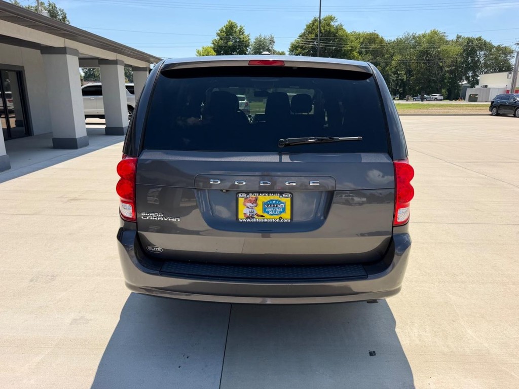 Dodge Grand Caravan Vehicle Full-screen Gallery Image 4
