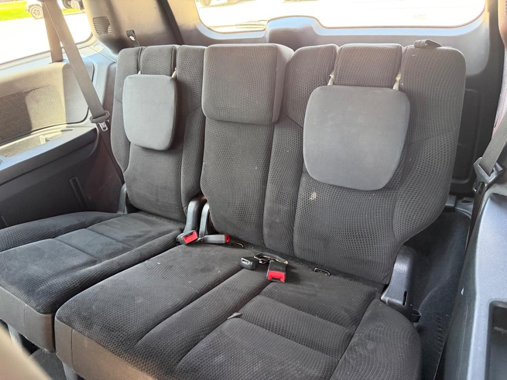Dodge Grand Caravan Vehicle Full-screen Gallery Image 7