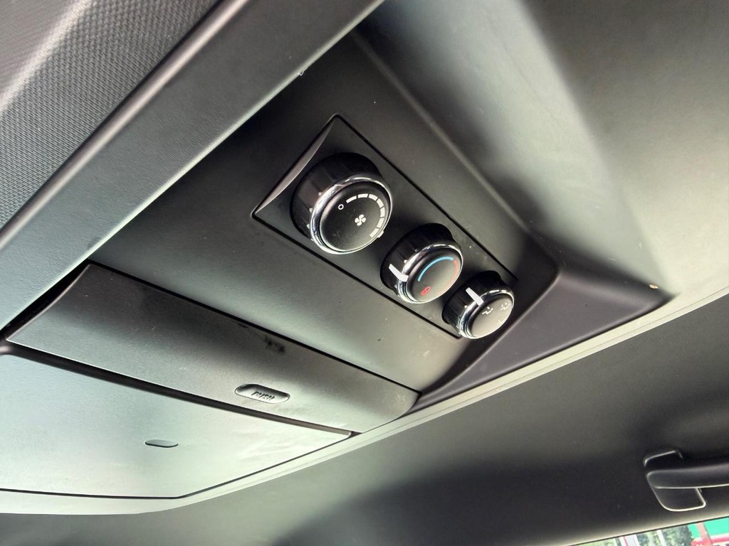 Dodge Grand Caravan Vehicle Full-screen Gallery Image 9