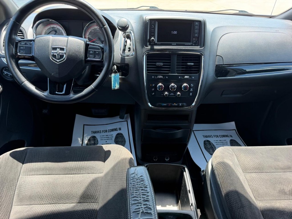 Dodge Grand Caravan Vehicle Full-screen Gallery Image 10