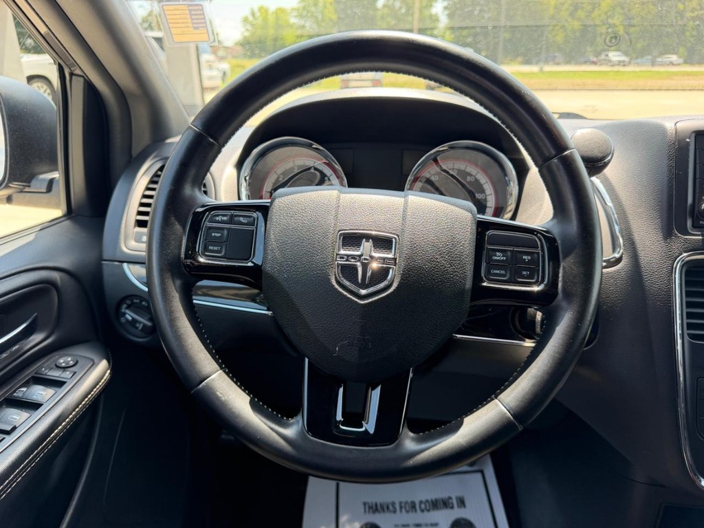 Dodge Grand Caravan Vehicle Full-screen Gallery Image 11
