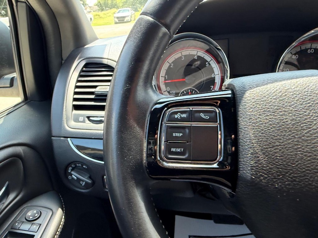 Dodge Grand Caravan Vehicle Full-screen Gallery Image 12