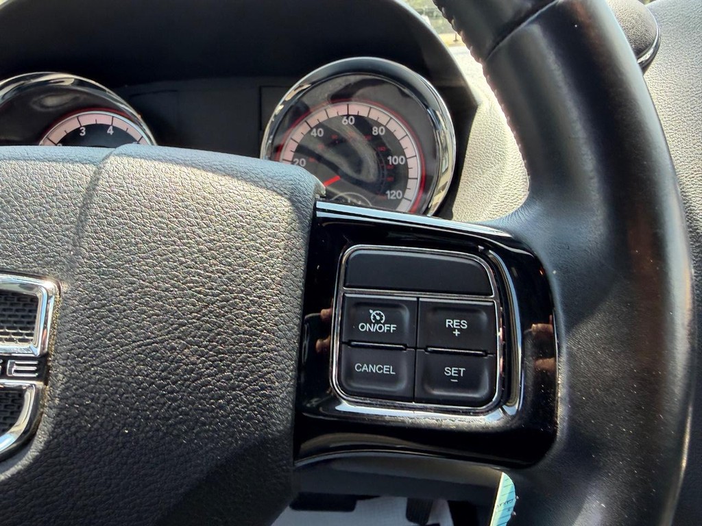 Dodge Grand Caravan Vehicle Full-screen Gallery Image 13