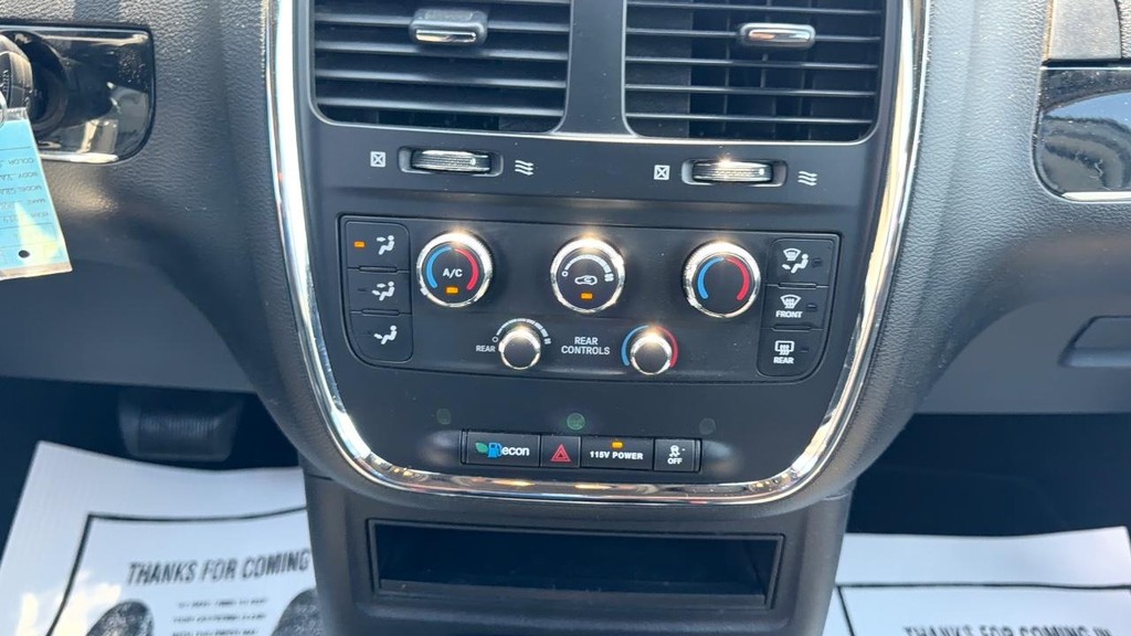 Dodge Grand Caravan Vehicle Full-screen Gallery Image 15