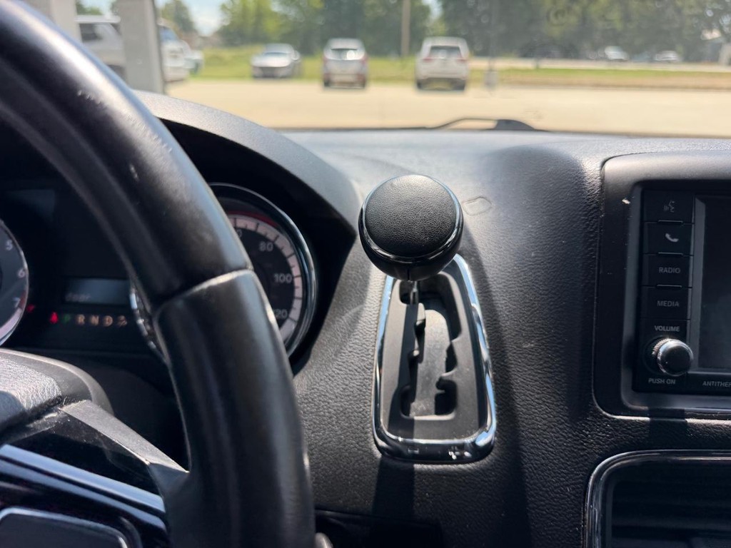 Dodge Grand Caravan Vehicle Full-screen Gallery Image 16