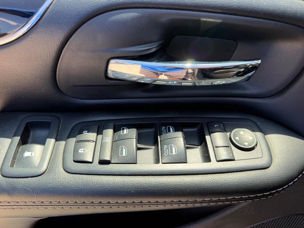 Dodge Grand Caravan Vehicle Full-screen Gallery Image 18